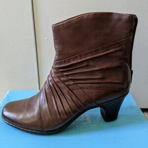 Cobb Hill Women's Boots Chestnut Brown 8.5 Narrow